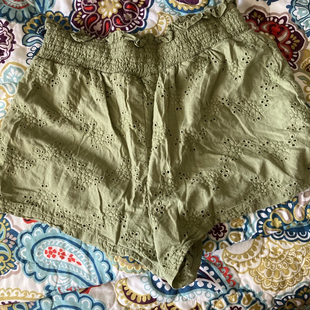 LOVE STREAK: Shorts